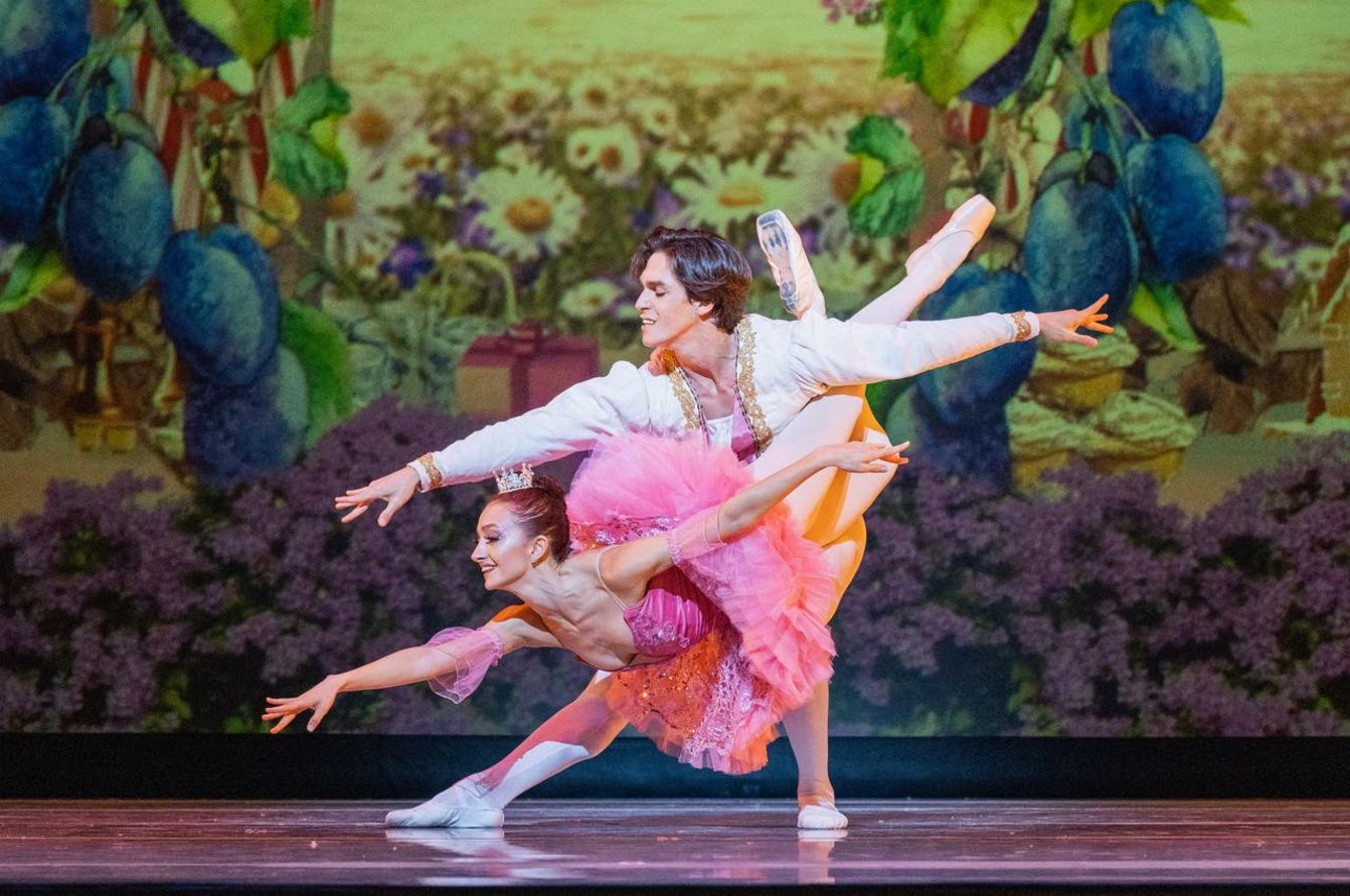 Sugar Plum fish dive — dynamic partnering lift